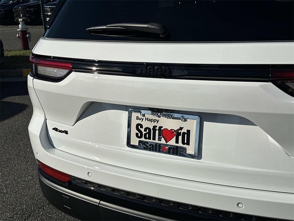 new 2025 Jeep Grand Cherokee car, priced at $41,755