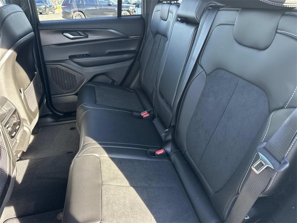 new 2025 Jeep Grand Cherokee car, priced at $41,755