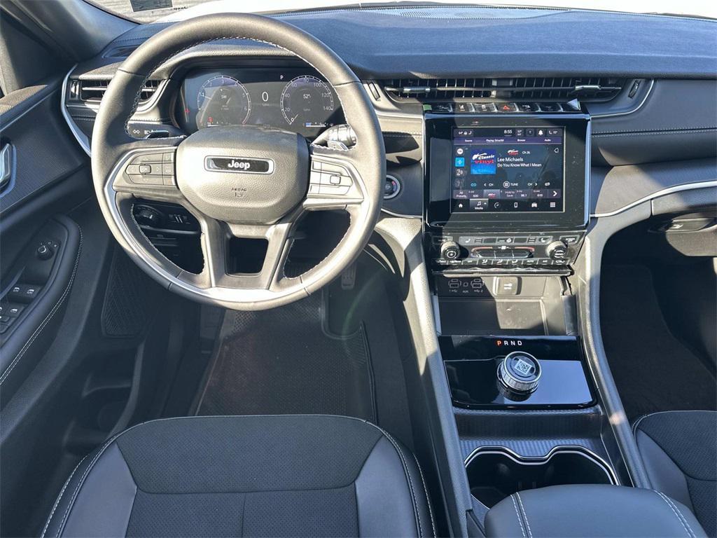 new 2025 Jeep Grand Cherokee car, priced at $41,755