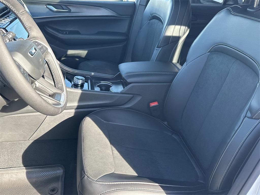 new 2025 Jeep Grand Cherokee car, priced at $41,755