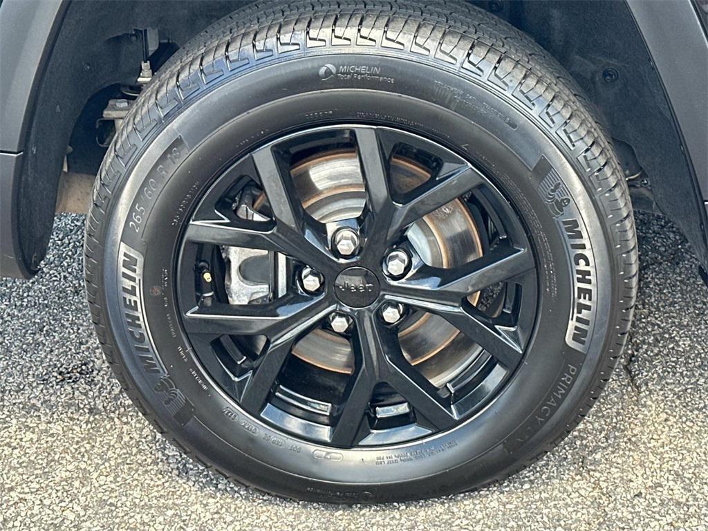 used 2024 Jeep Grand Cherokee L car, priced at $29,990