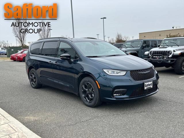 new 2025 Chrysler Pacifica Hybrid car, priced at $47,352