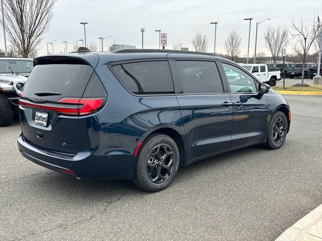 new 2025 Chrysler Pacifica Hybrid car, priced at $47,352