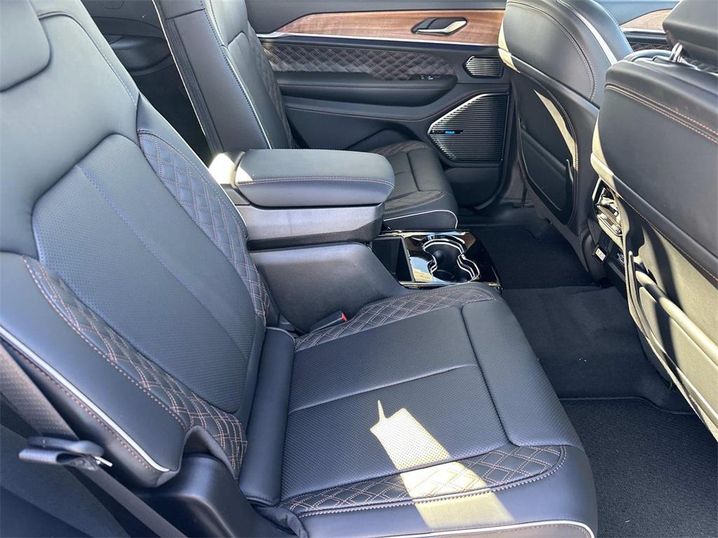 new 2025 Jeep Grand Cherokee L car, priced at $63,424