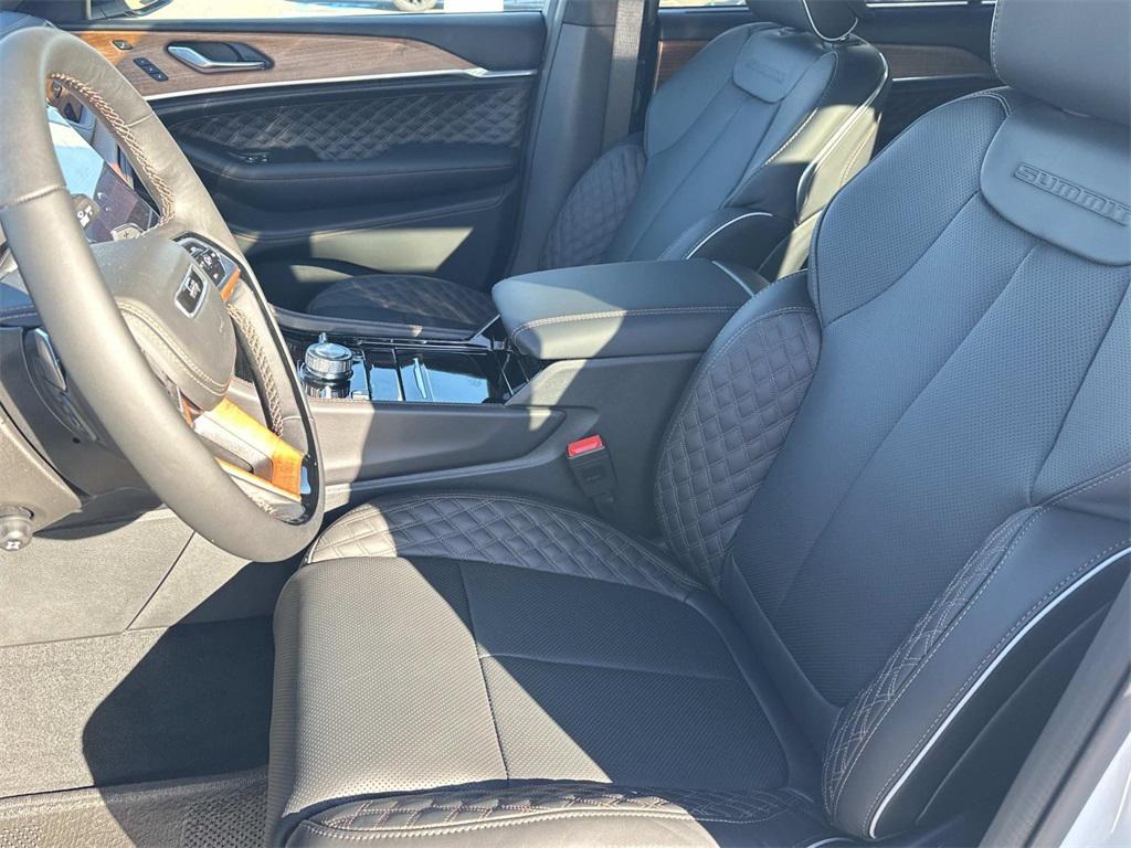 new 2025 Jeep Grand Cherokee L car, priced at $63,424