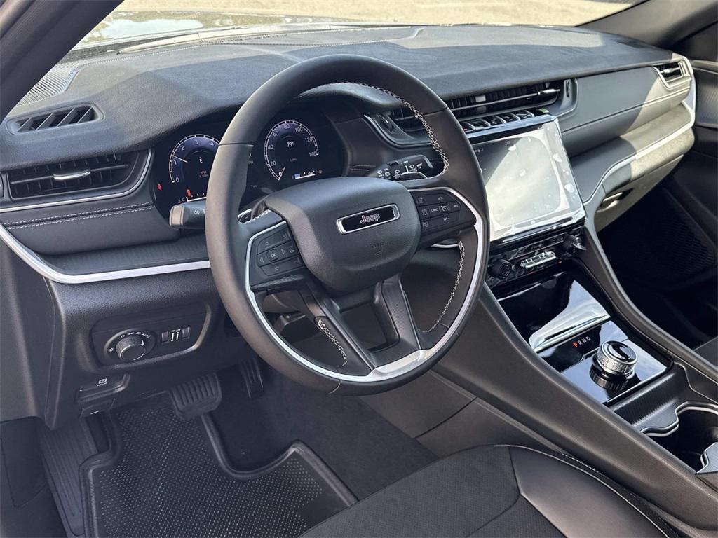 new 2025 Jeep Grand Cherokee car, priced at $40,055