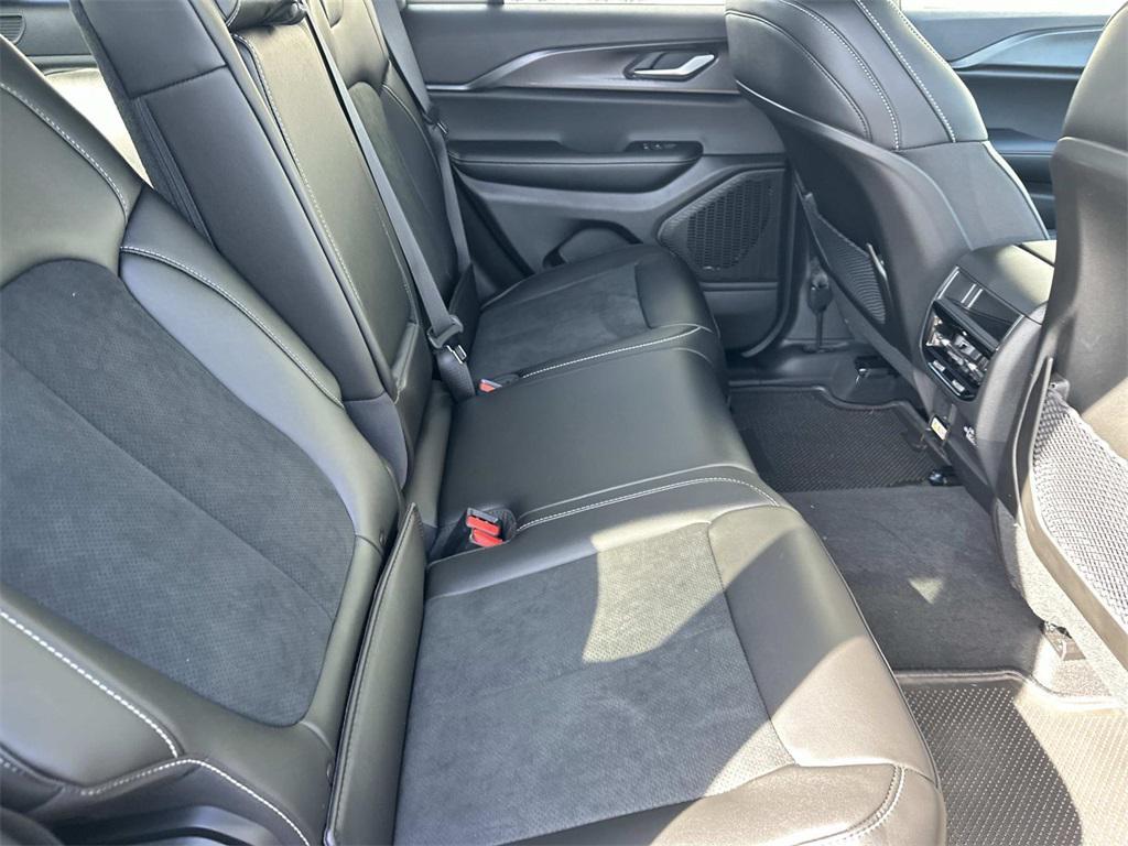 new 2025 Jeep Grand Cherokee car, priced at $40,055