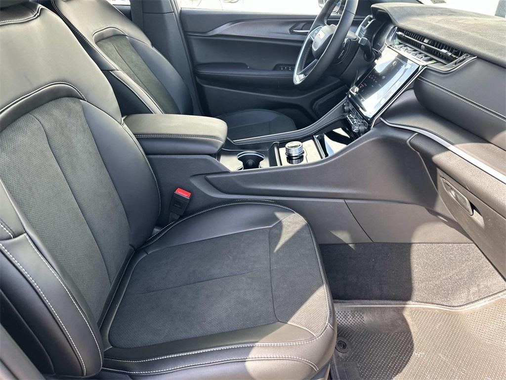 new 2025 Jeep Grand Cherokee car, priced at $40,055