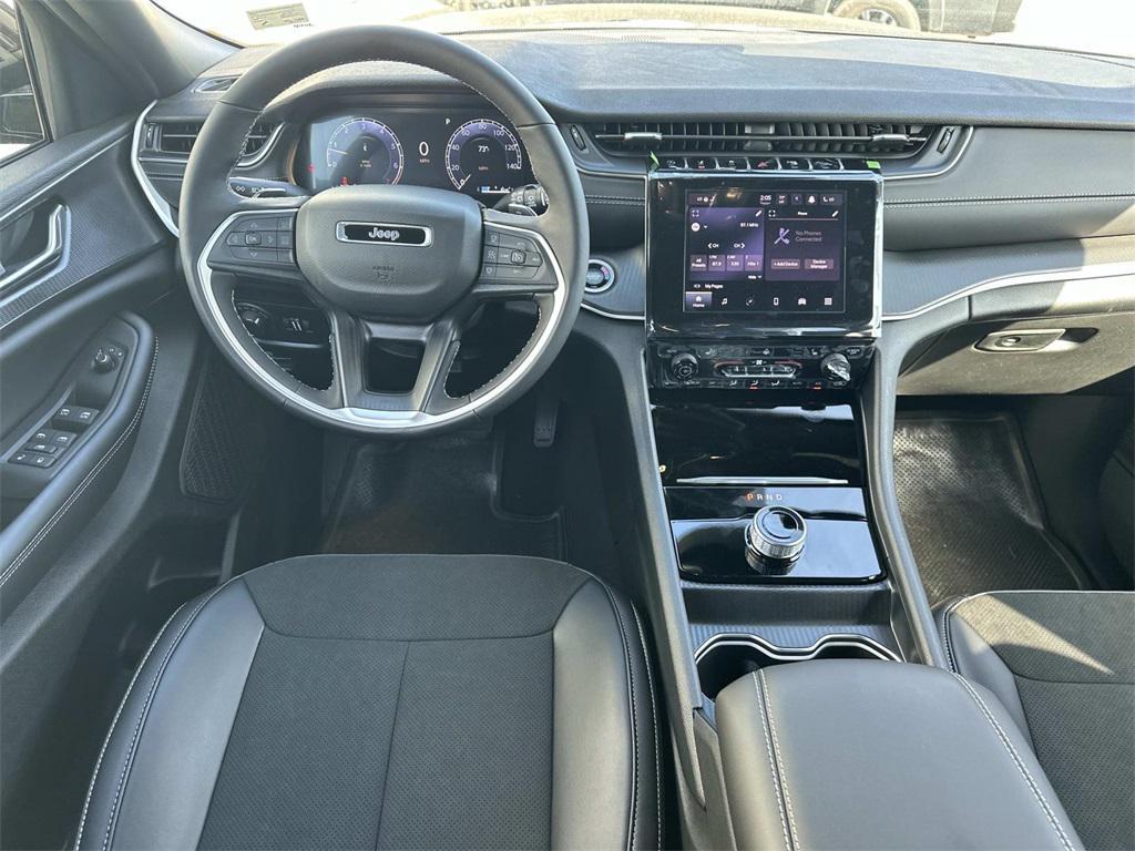 new 2025 Jeep Grand Cherokee car, priced at $40,055