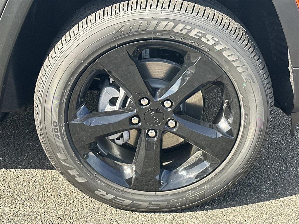 new 2025 Jeep Grand Cherokee car, priced at $40,055