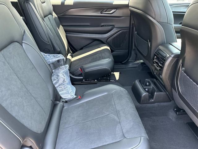 new 2025 Jeep Grand Cherokee L car, priced at $43,900