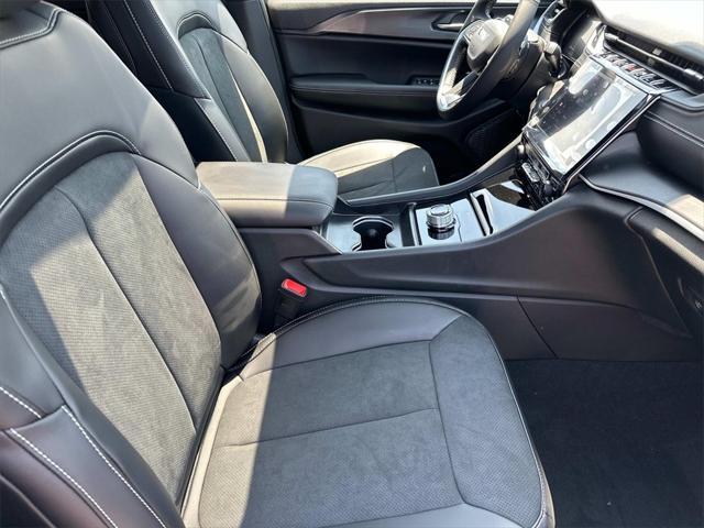 new 2025 Jeep Grand Cherokee L car, priced at $43,900