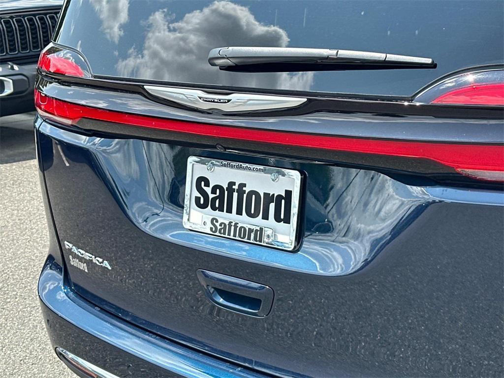 new 2025 Chrysler Pacifica car, priced at $37,755