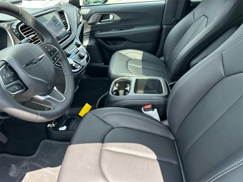 new 2025 Chrysler Pacifica car, priced at $37,755
