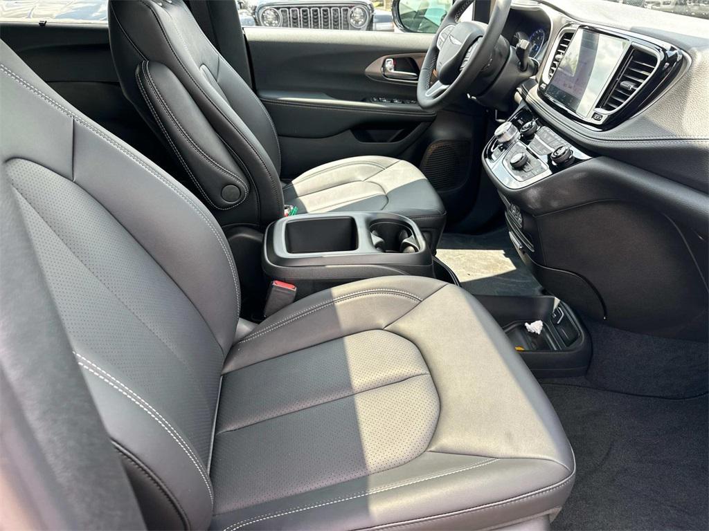 new 2025 Chrysler Pacifica car, priced at $37,755