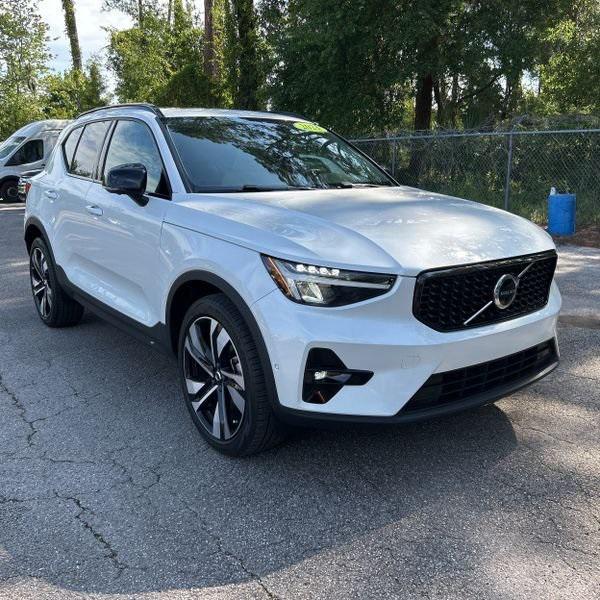 used 2023 Volvo XC40 car, priced at $36,625