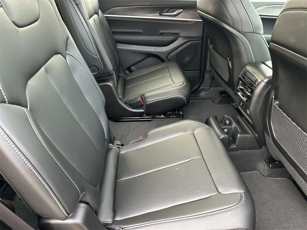 new 2025 Jeep Grand Cherokee L car, priced at $46,005