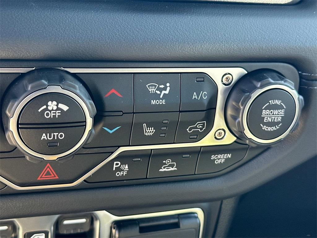 new 2025 Jeep Wrangler car, priced at $49,079