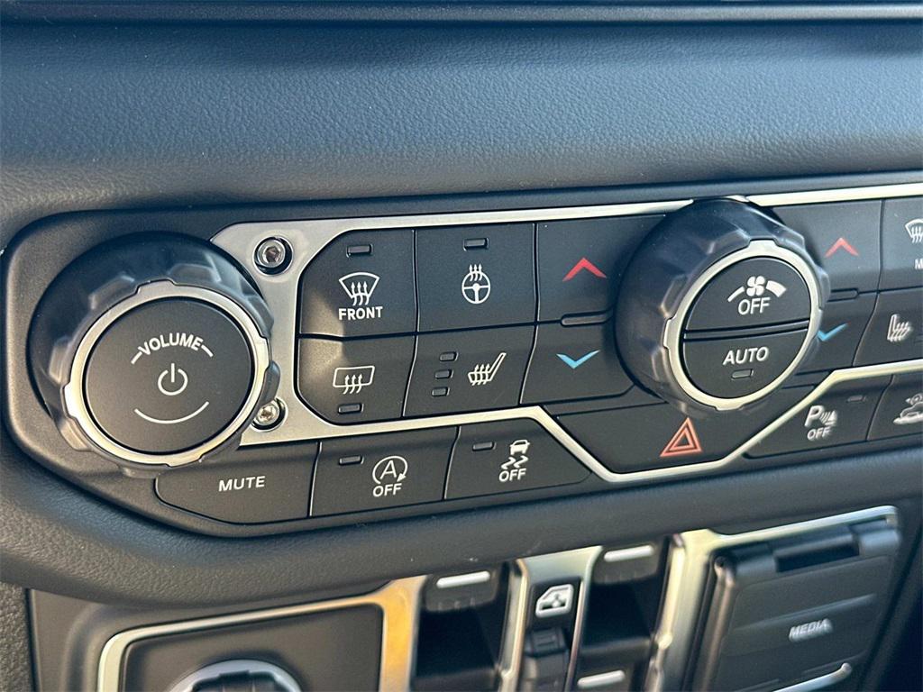 new 2025 Jeep Wrangler car, priced at $49,079