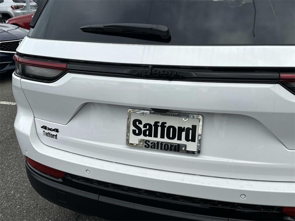 new 2025 Jeep Grand Cherokee car, priced at $36,924