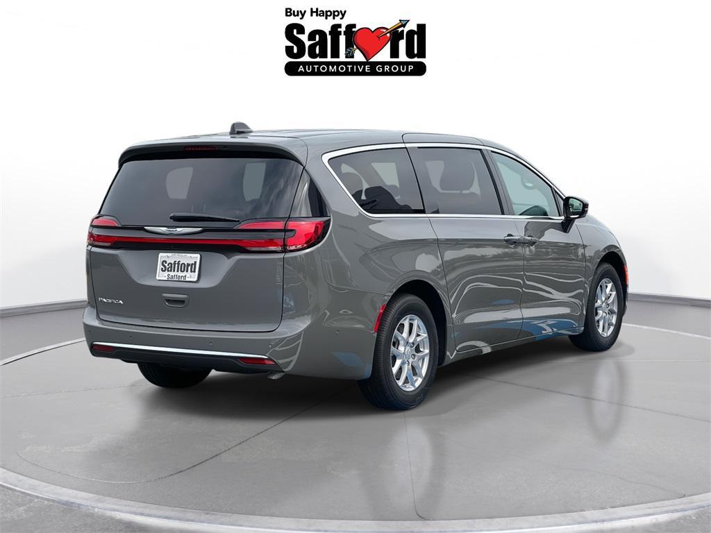 new 2025 Chrysler Pacifica car, priced at $37,926