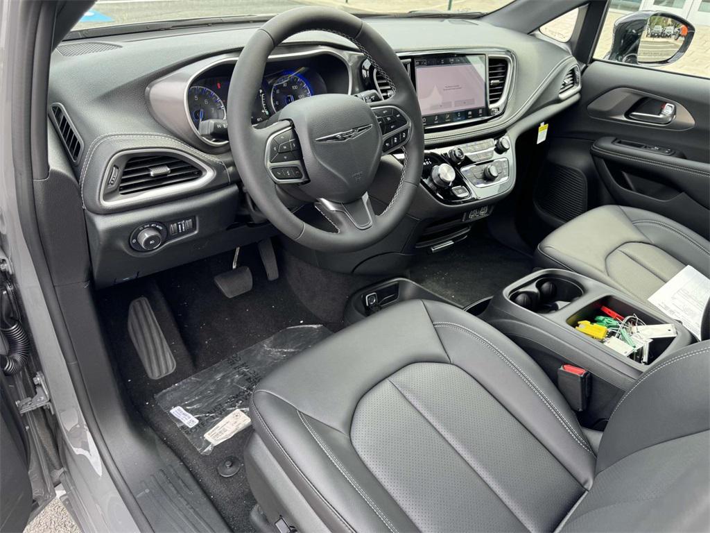 new 2025 Chrysler Pacifica car, priced at $37,926
