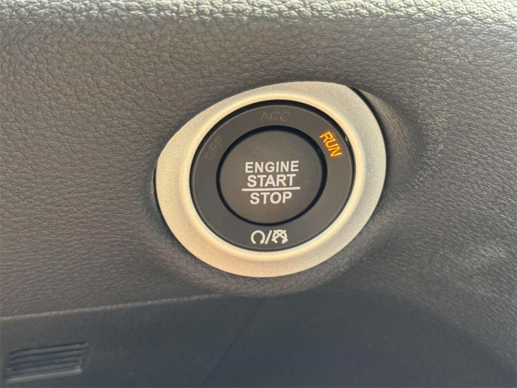 new 2025 Chrysler Pacifica car, priced at $37,926
