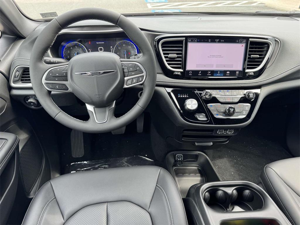 new 2025 Chrysler Pacifica car, priced at $37,926