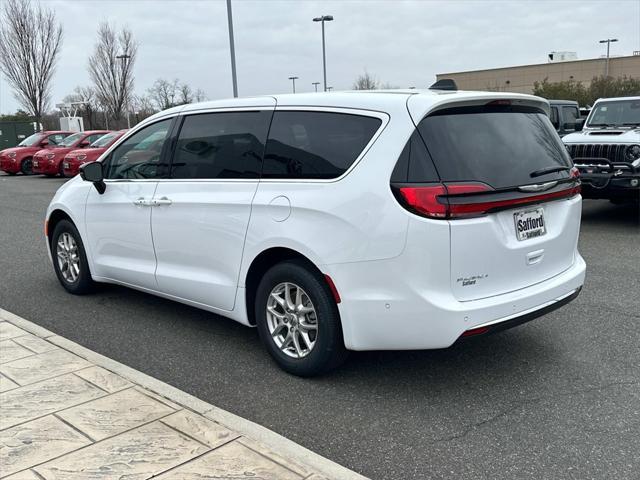 new 2025 Chrysler Pacifica car, priced at $39,431