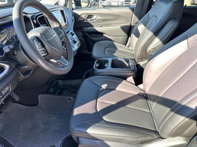 new 2025 Chrysler Pacifica car, priced at $36,874