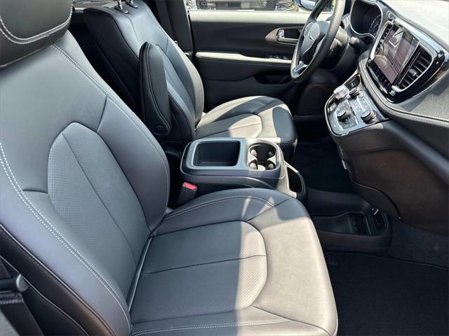 new 2025 Chrysler Pacifica car, priced at $43,214