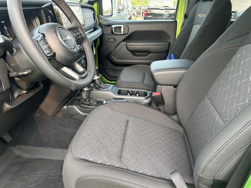 new 2025 Jeep Gladiator car, priced at $47,005