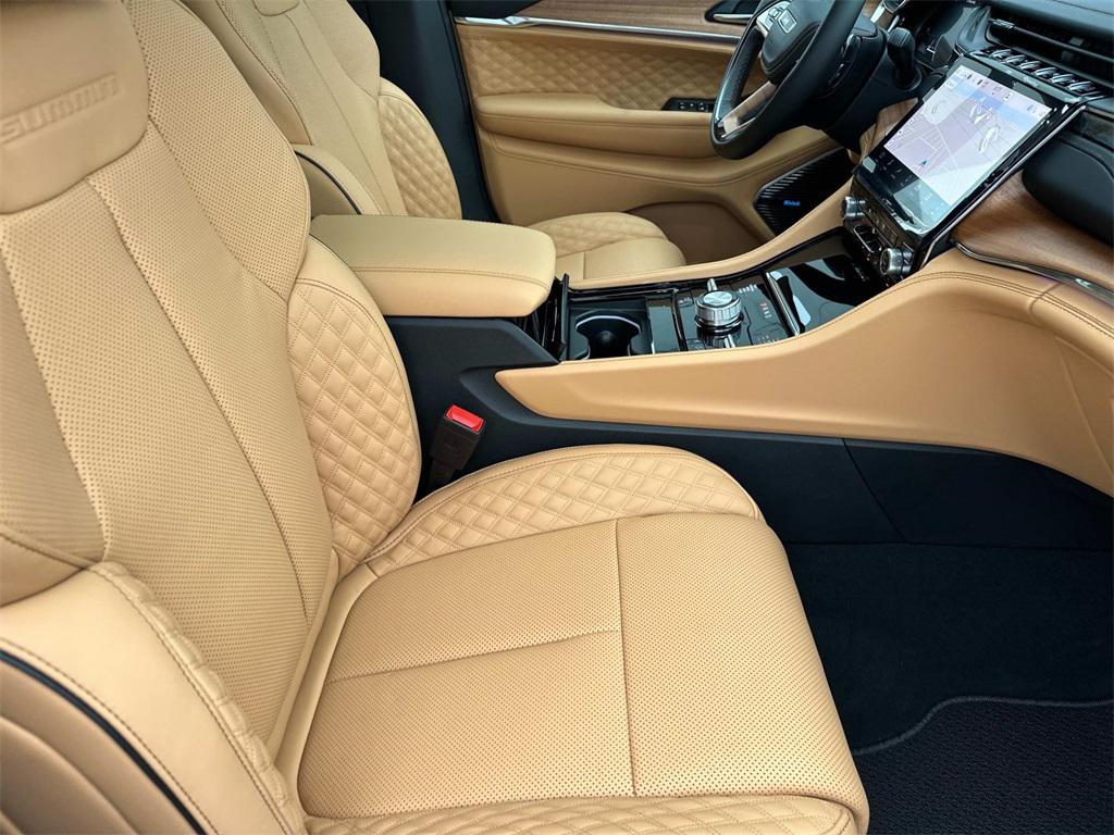 new 2025 Jeep Grand Cherokee L car, priced at $60,005