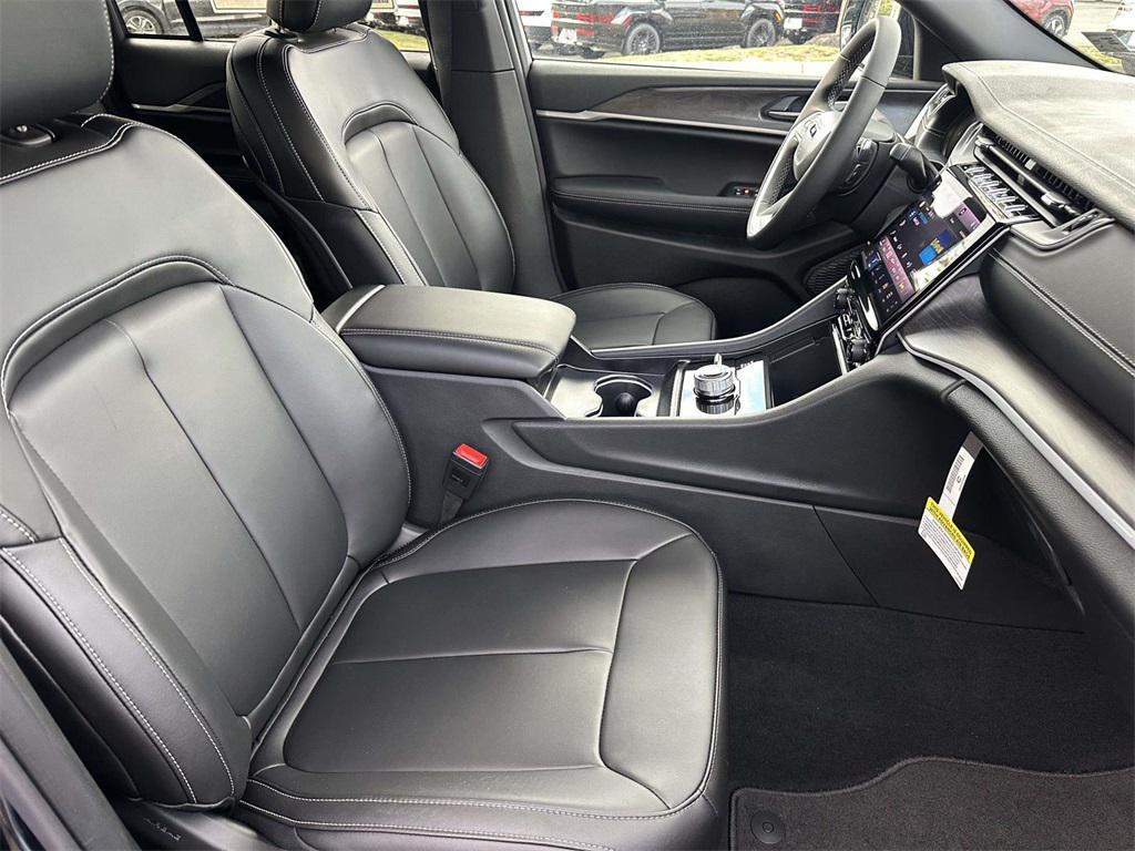 new 2025 Jeep Grand Cherokee car, priced at $43,755