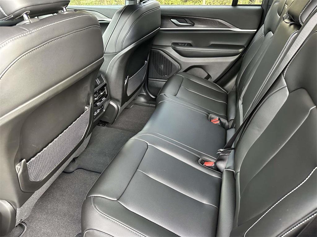 new 2025 Jeep Grand Cherokee car, priced at $43,755