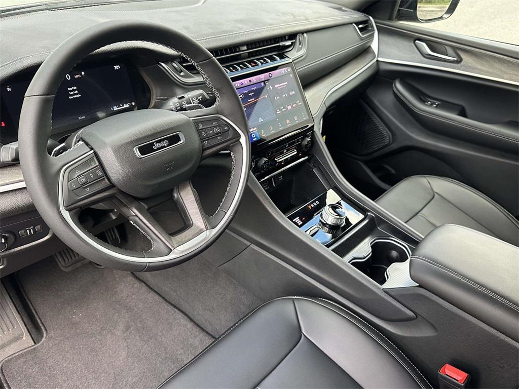 new 2025 Jeep Grand Cherokee car, priced at $43,755