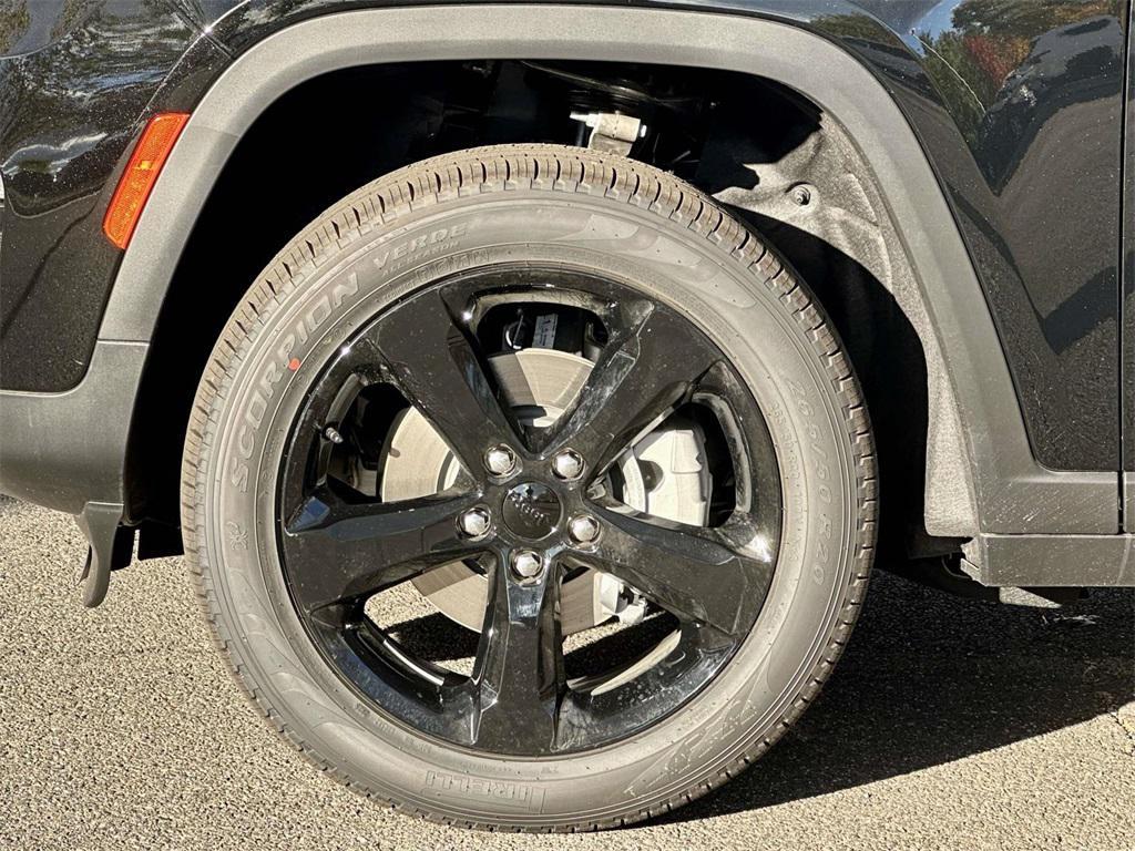 new 2025 Jeep Grand Cherokee car, priced at $43,755