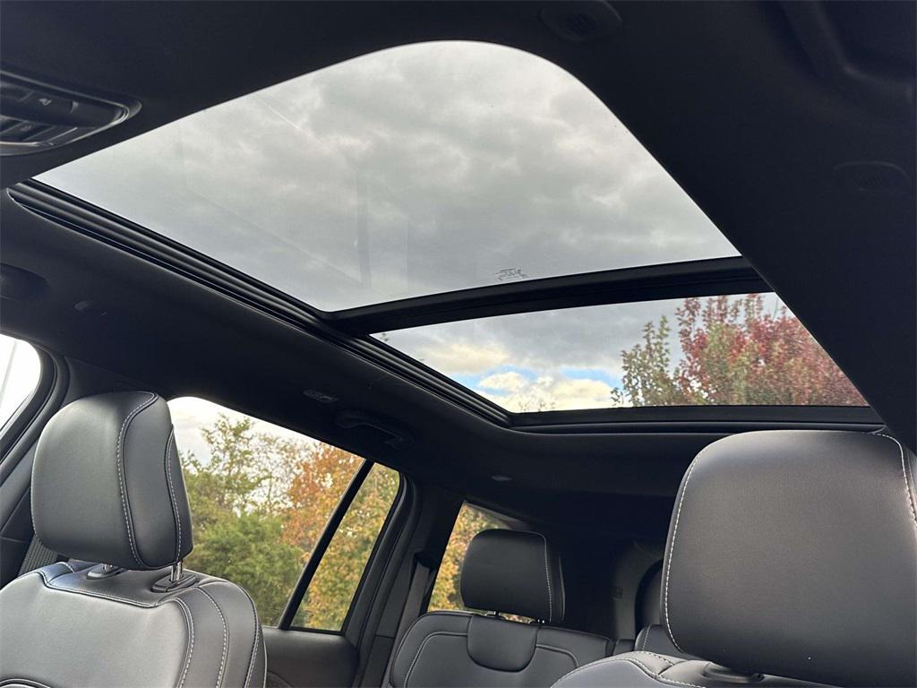 new 2025 Jeep Grand Cherokee car, priced at $43,755