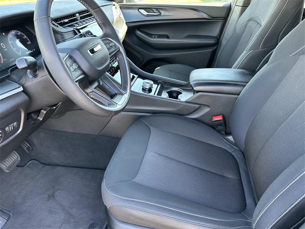 used 2025 Jeep Grand Cherokee car, priced at $35,987