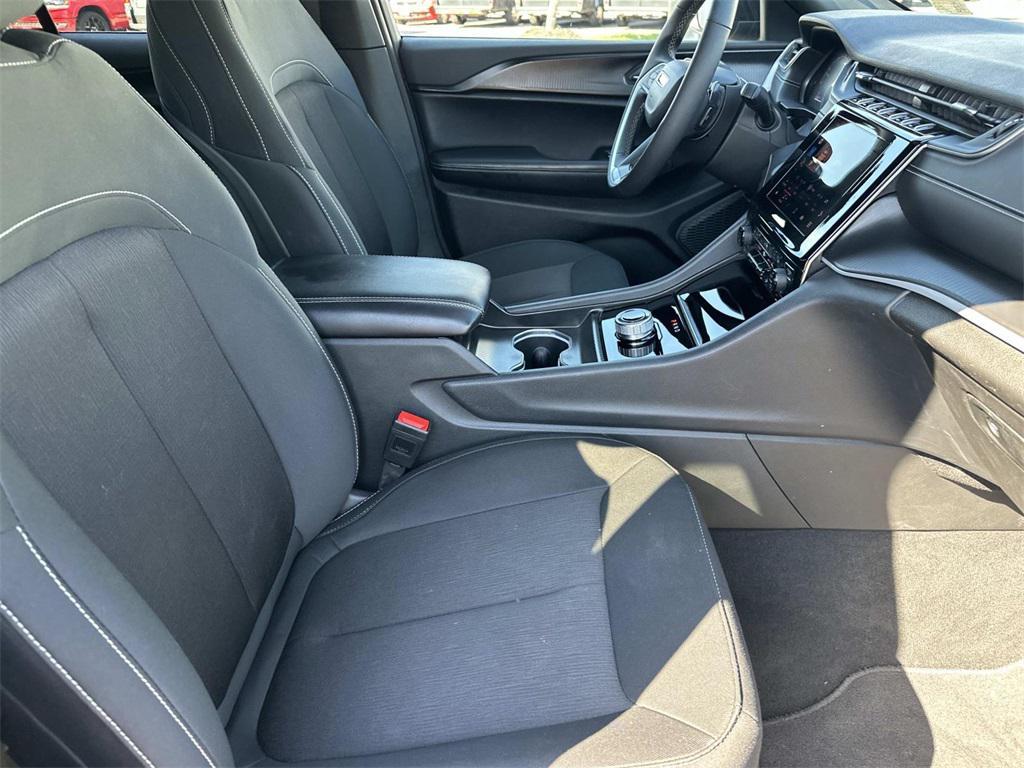 used 2025 Jeep Grand Cherokee car, priced at $35,987