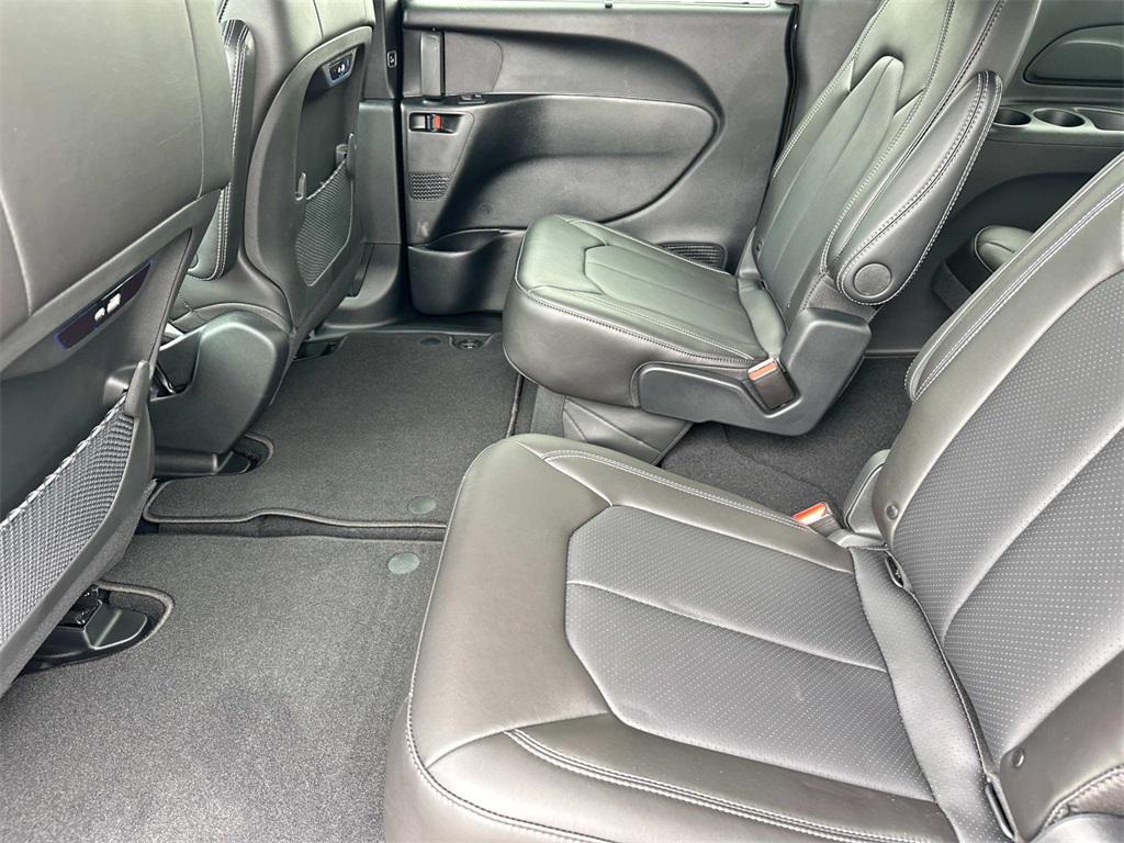 new 2025 Chrysler Pacifica car, priced at $37,655