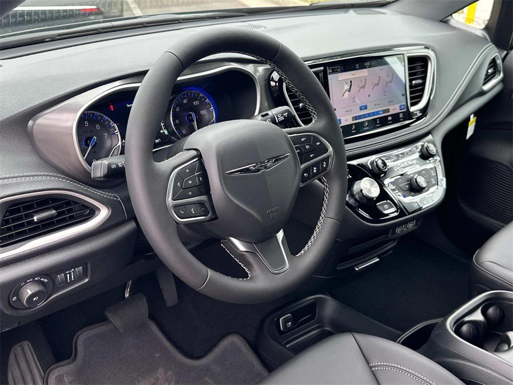 new 2025 Chrysler Pacifica car, priced at $37,655