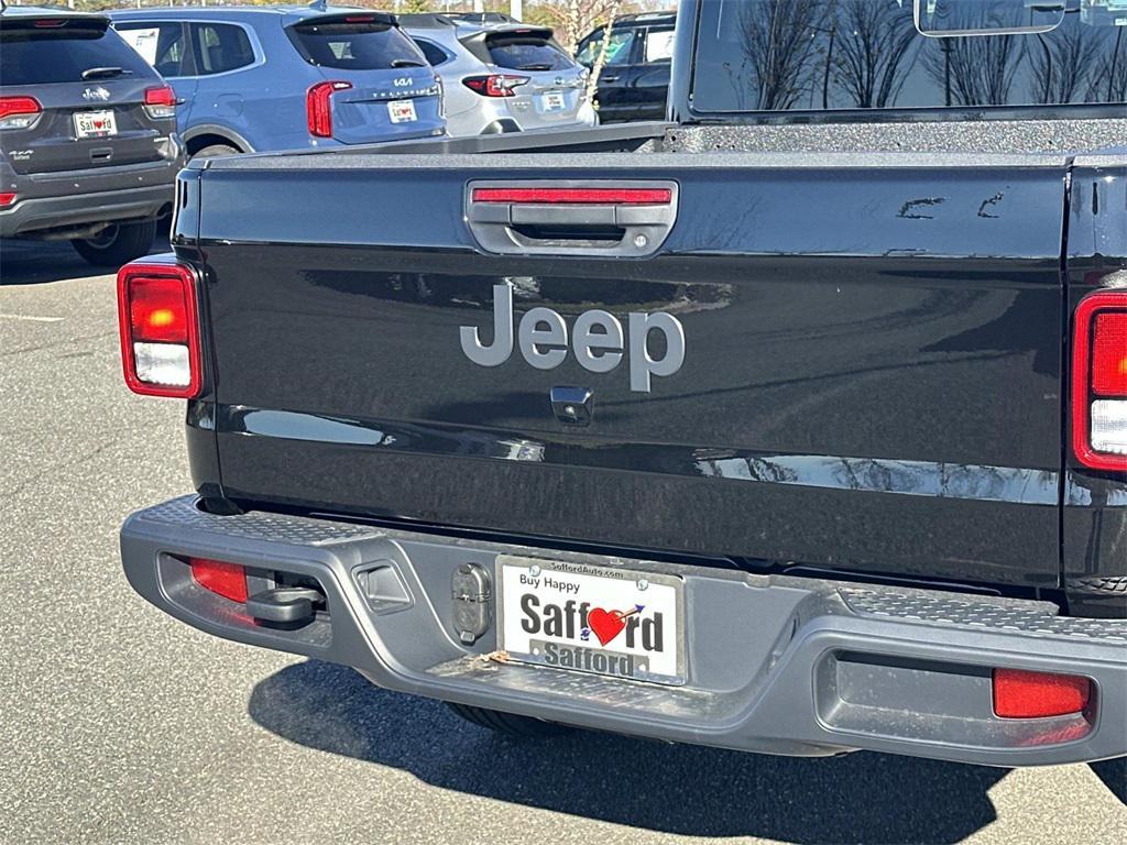 new 2026 Jeep Gladiator car, priced at $44,005