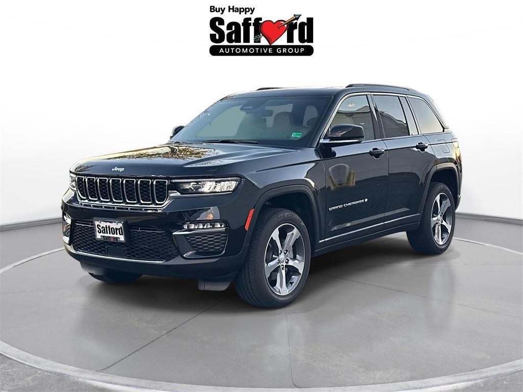 new 2025 Jeep Grand Cherokee car, priced at $43,623