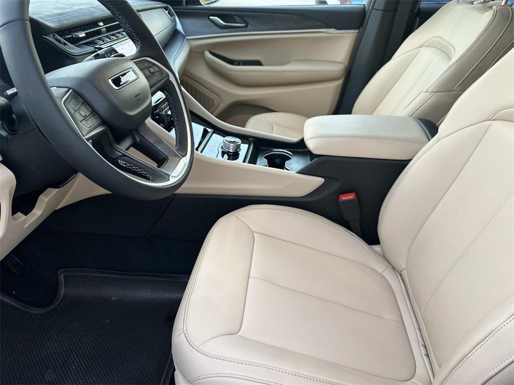 new 2025 Jeep Grand Cherokee car, priced at $43,623