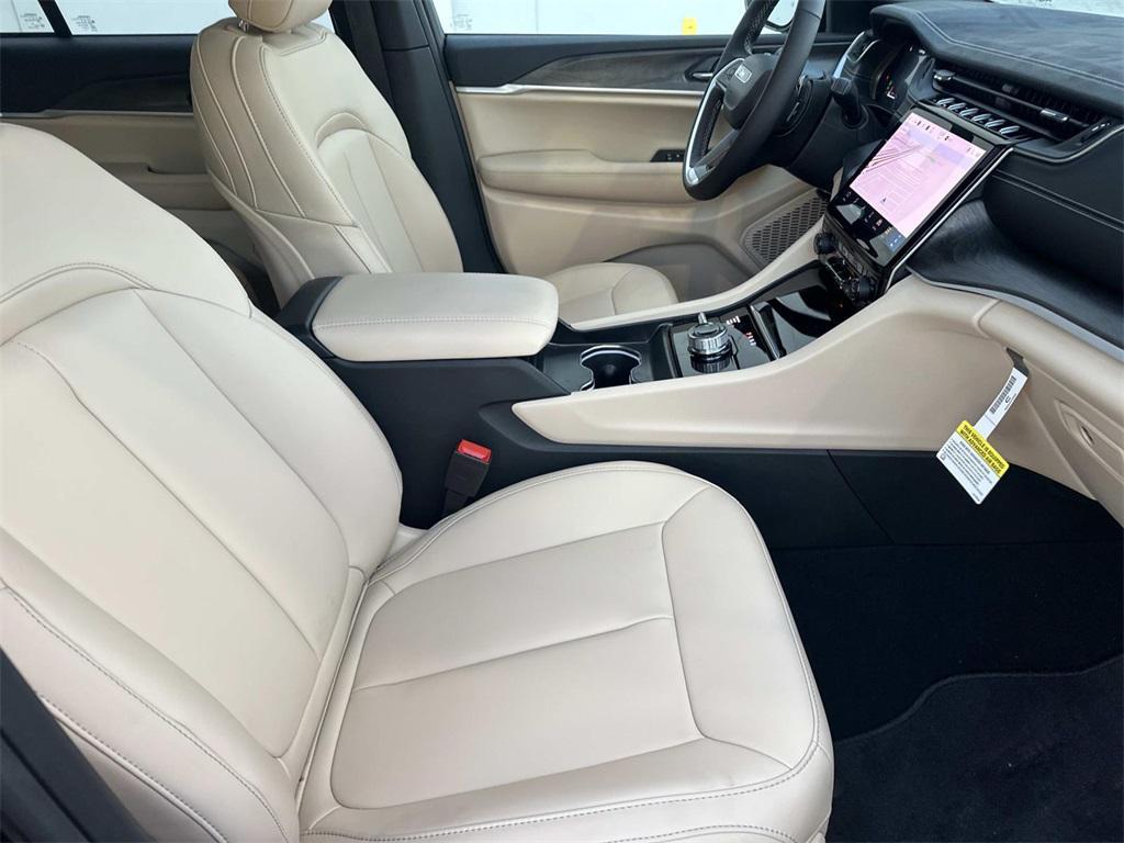 new 2025 Jeep Grand Cherokee car, priced at $43,623