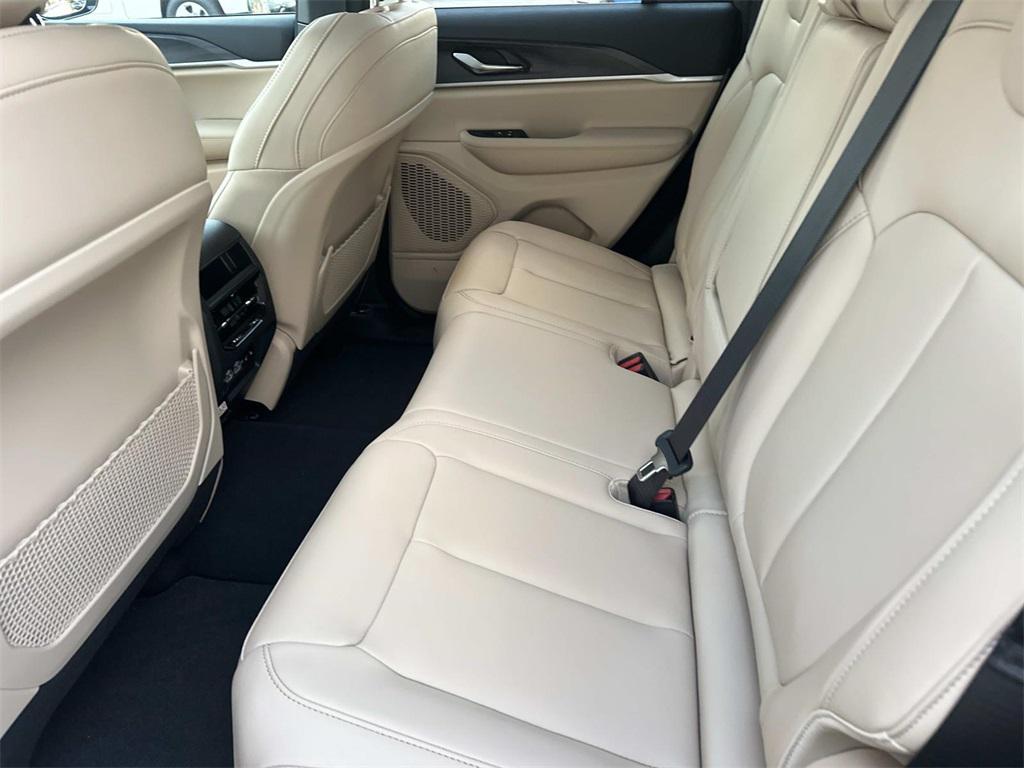 new 2025 Jeep Grand Cherokee car, priced at $43,623