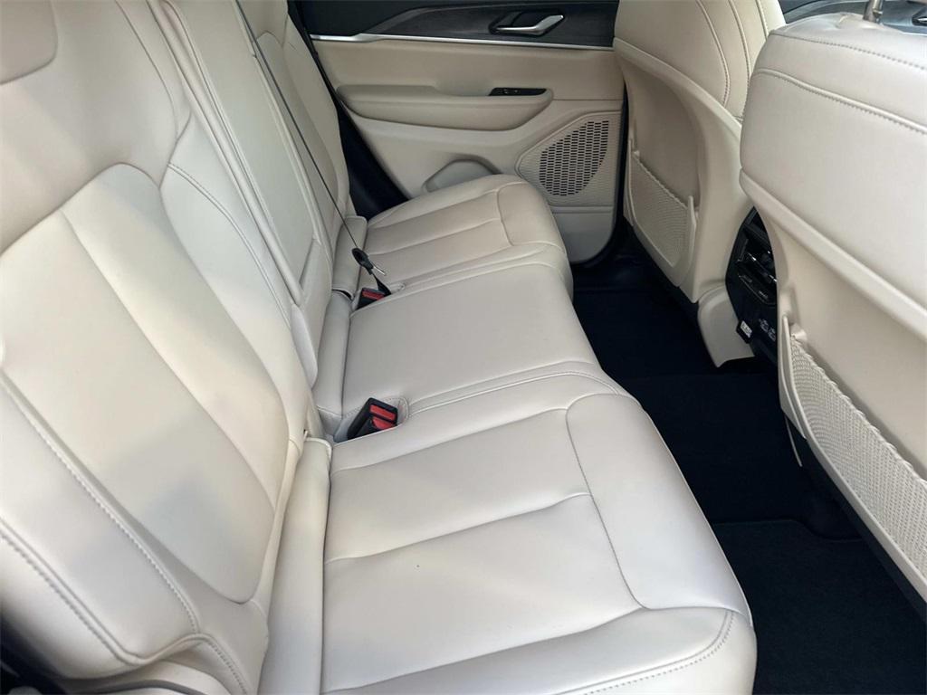 new 2025 Jeep Grand Cherokee car, priced at $43,623