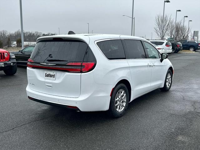 new 2024 Chrysler Pacifica car, priced at $43,802