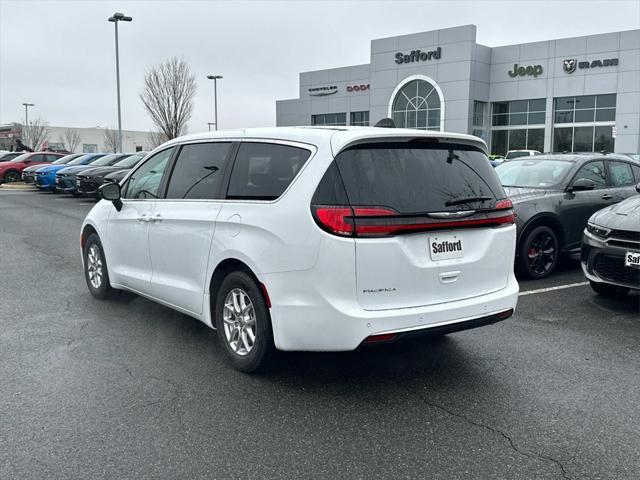 new 2024 Chrysler Pacifica car, priced at $43,802